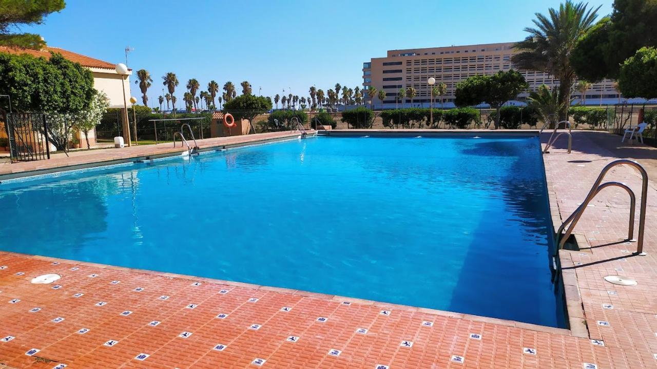Coqueto Con Terraza En La Playa