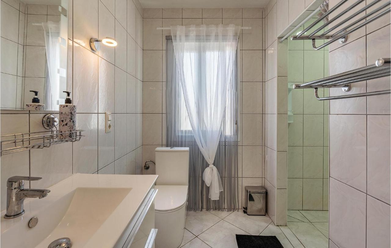 Lovely In With Kitchen Apartment