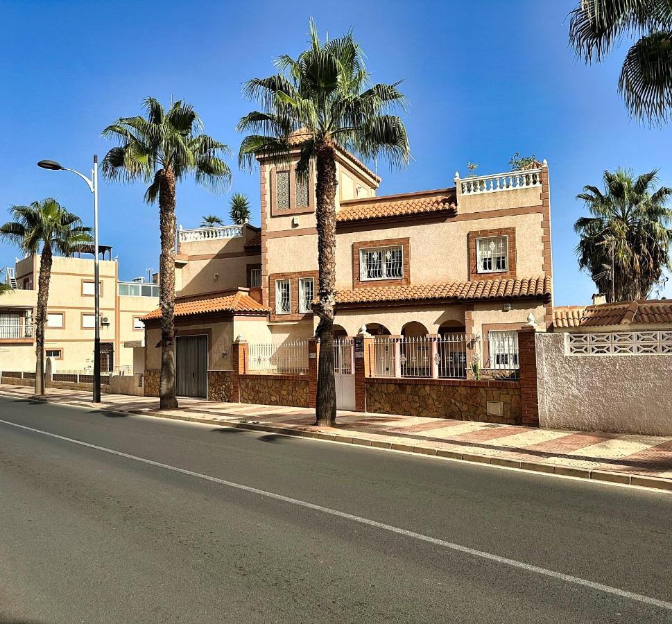 Large Private Pool And Garden Near *