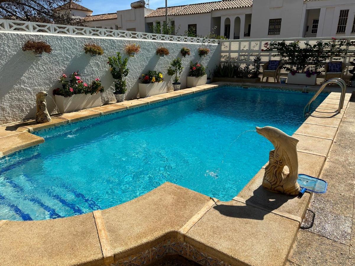 Large Private Pool And Garden Near *