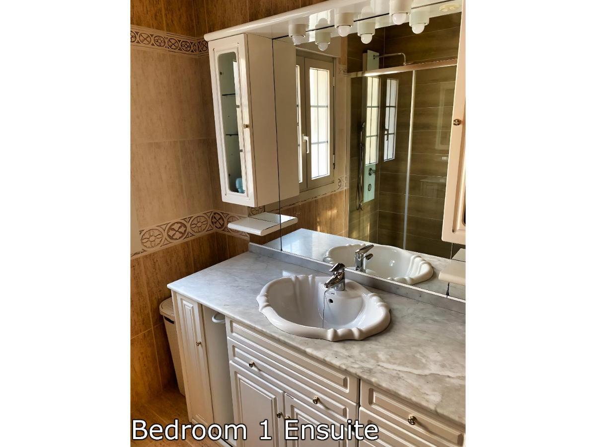 Large Private Pool And Garden Near *