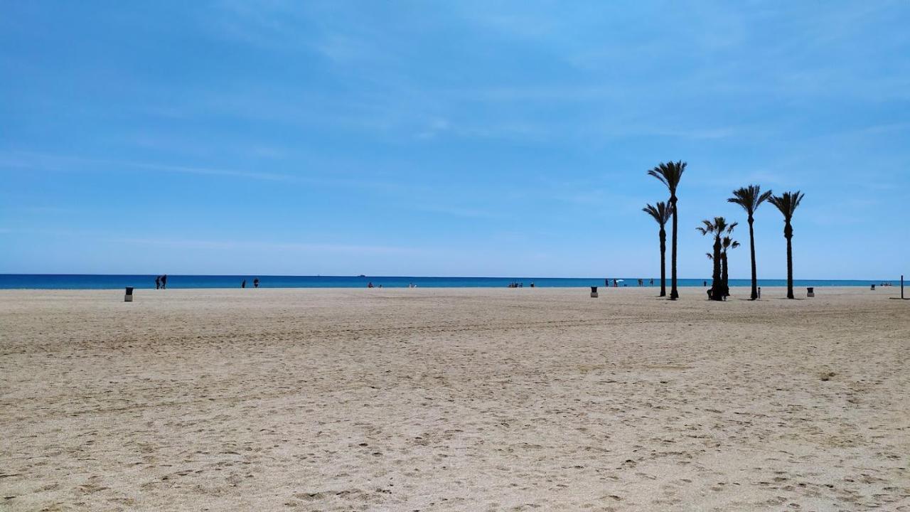Coqueto Con Terraza En La Playa *