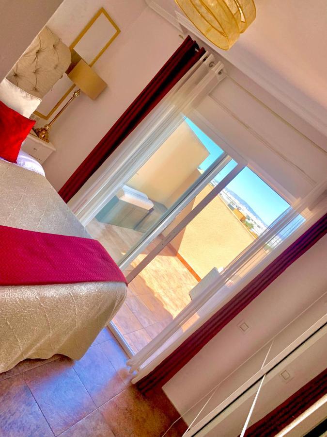 ático Deluxe Entre Centro Y Playa Salinas Con Terraza, Wifi, Piscina Climatizada, Gym, Sauna Y Garaje -smart Tv * Roquetas de Mar