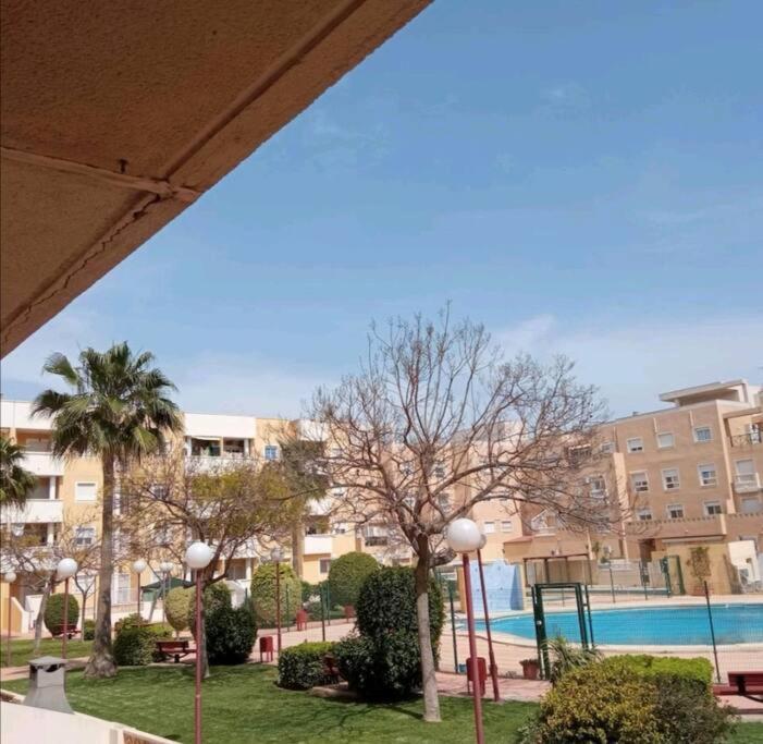 Zona Playa En Roquetas Cerca De Bares Restaurantes Y Centro Comercial * Roquetas de Mar
