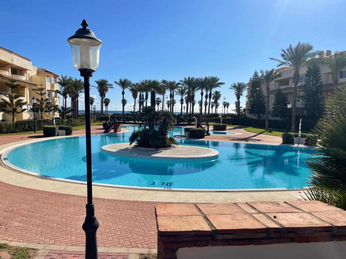 Moderna Y Alegre Vivienda Junto Al Mar . Apartamento