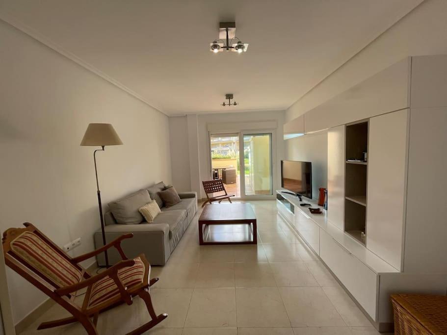 Moderna Y Alegre Vivienda Junto Al Mar . * Roquetas de Mar