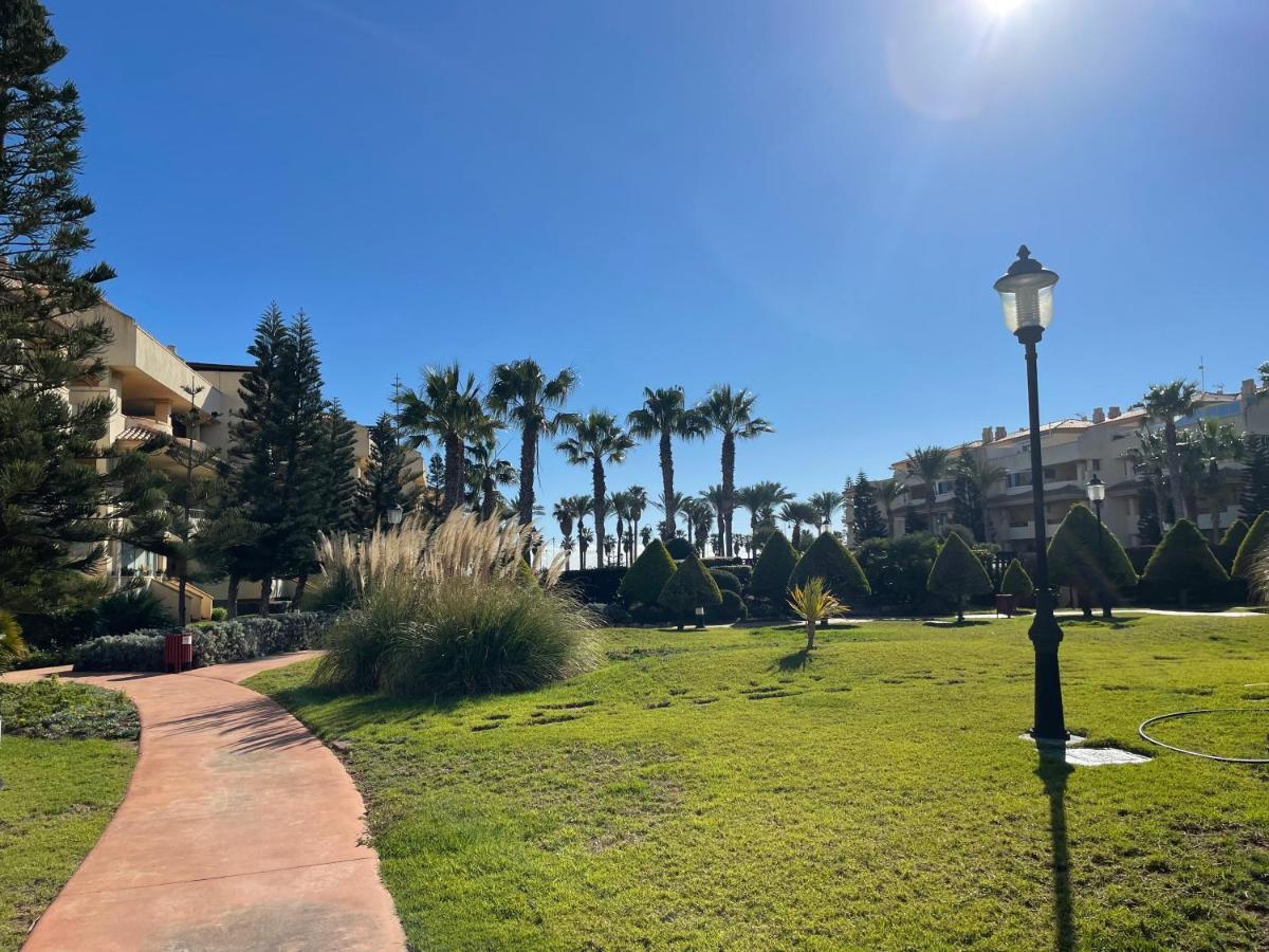 Moderna Y Alegre Vivienda Junto Al Mar . Apartamento *