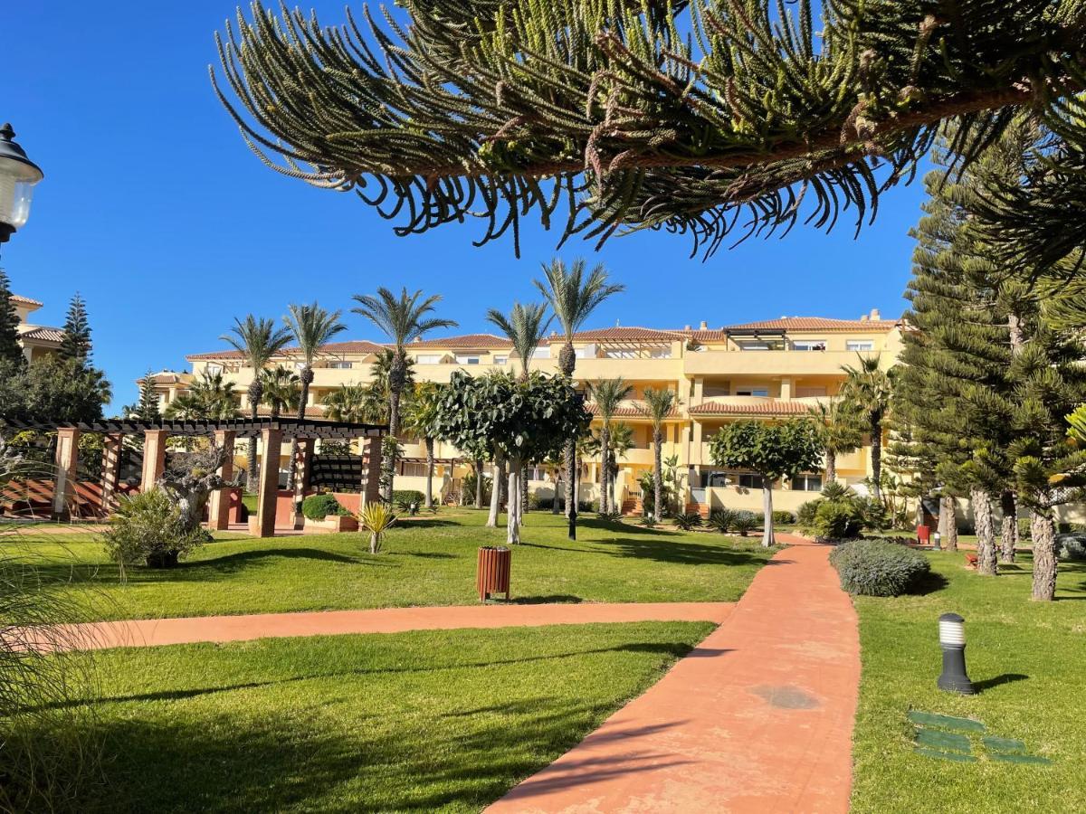 Moderna Y Alegre Vivienda Junto Al Mar . * Roquetas de Mar