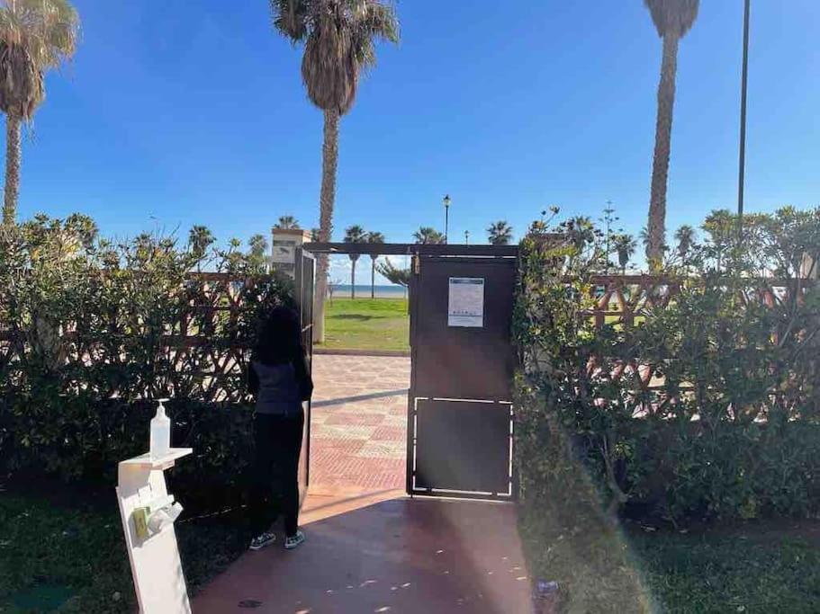 Apartamento Moderna Y Alegre Vivienda Junto Al Mar . Roquetas de Mar