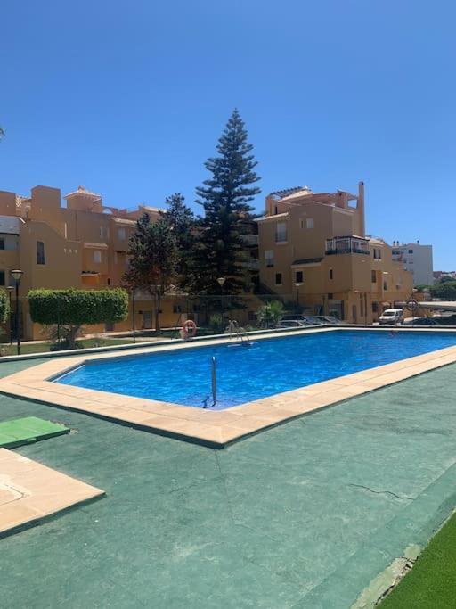 Gran Con Garage Y Piscina En El Centro Apartamento
