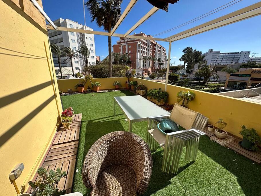 Gran Con Garage Y Piscina En El Centro *