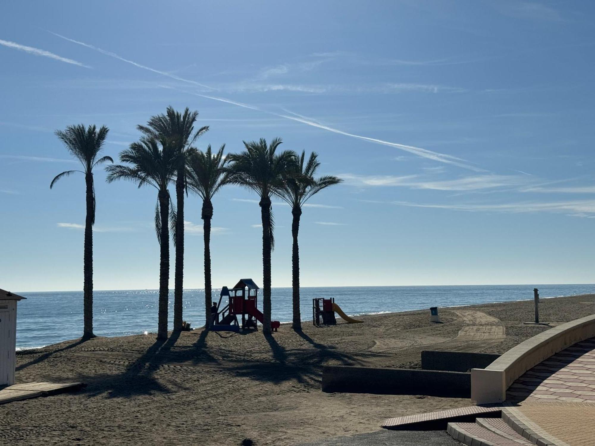 Magnifico Atico Con Vistas Al Mar Y Piscina De 1 Dormitorio Con Solarium, Wifi, Netfix Apartamento *