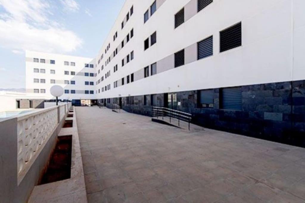 Atico Luminoso Con Terraza. Apartamento *