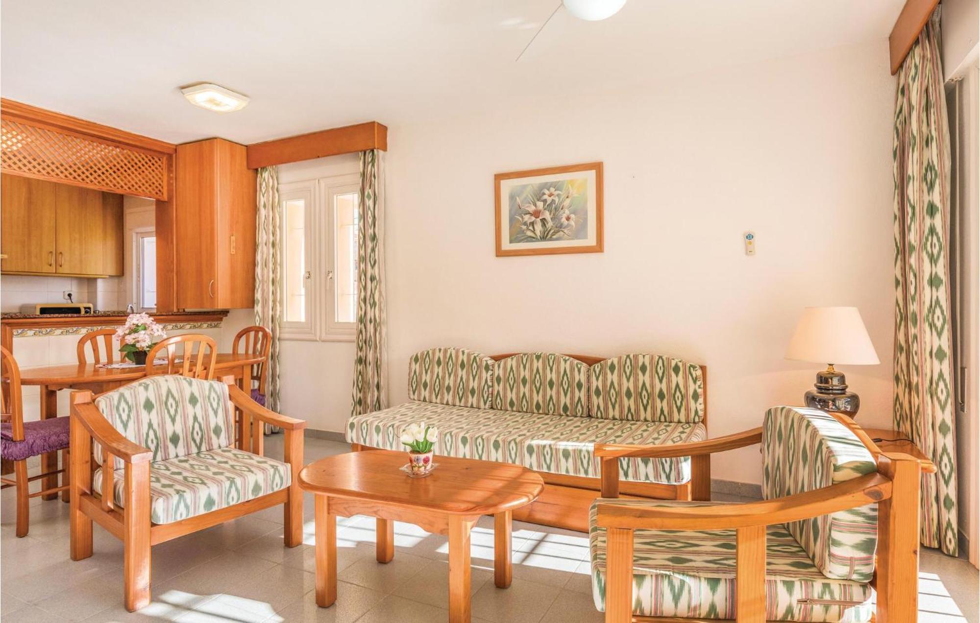 Apartamento Lovely In Roquetas de Mar