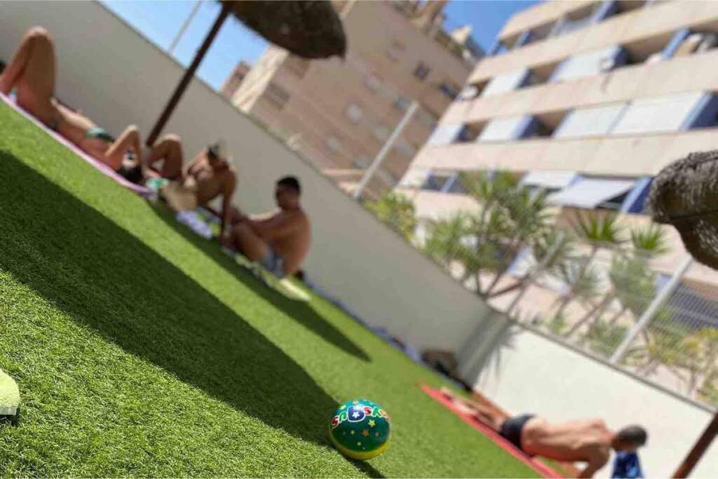 Apartamento Magnifico Atico Con Vistas Al Mar Y Piscina De 1 Dormitorio Con Solarium, Wifi, Netfix *