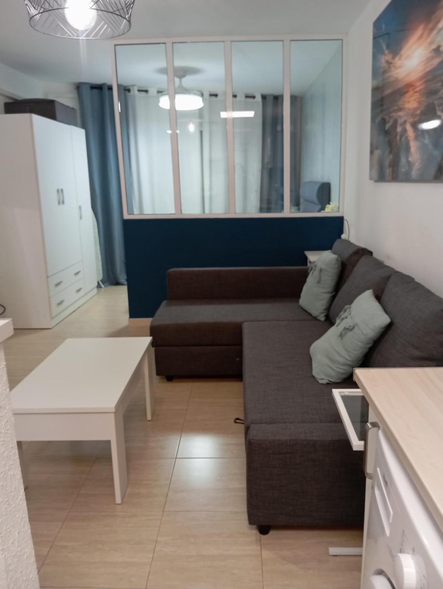 Apartment Leyaros *