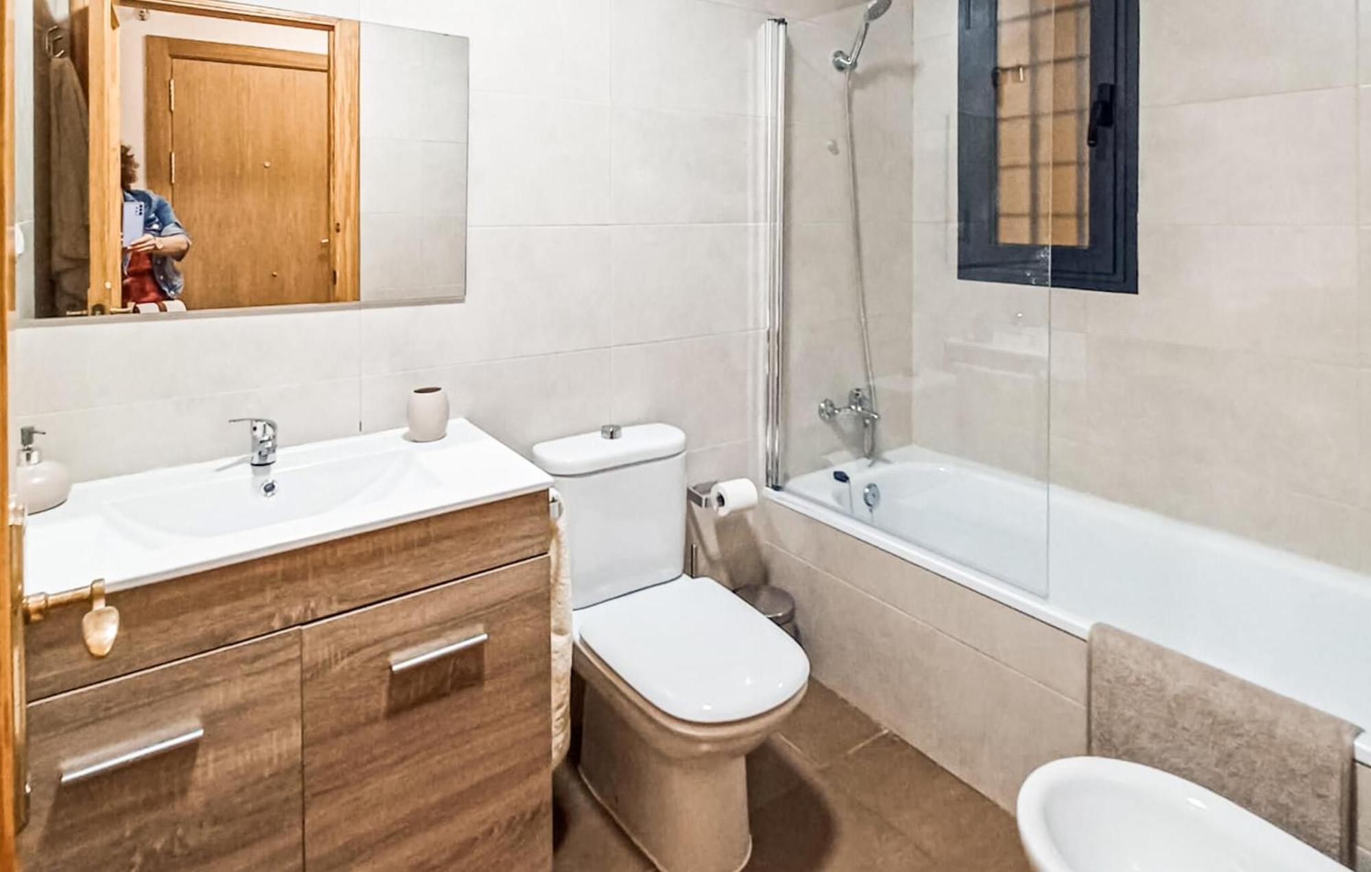 Apartment 1 Bedroom Gorgeous In