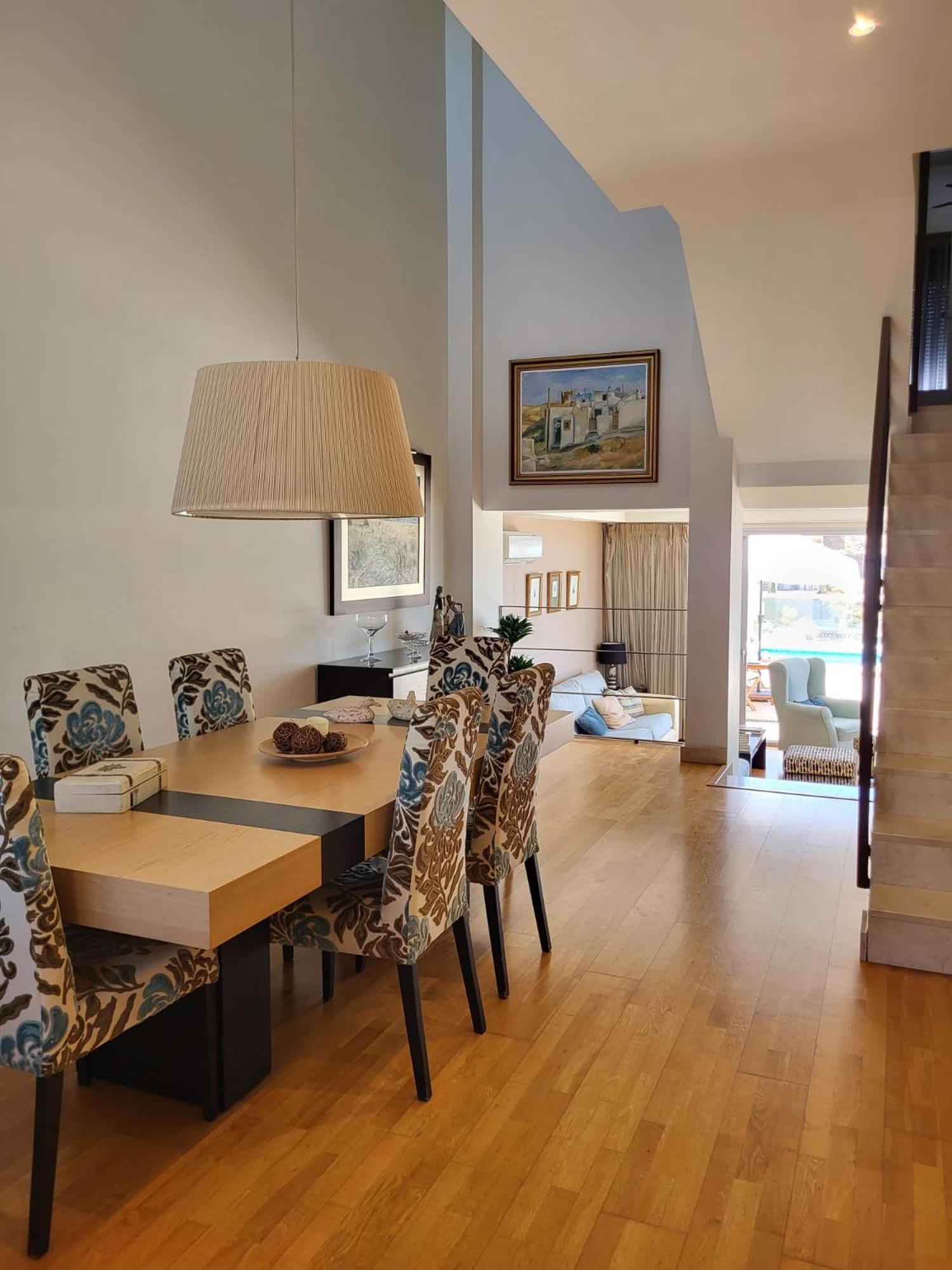 Bonita Vivienda Pareada Con Piscina Privada