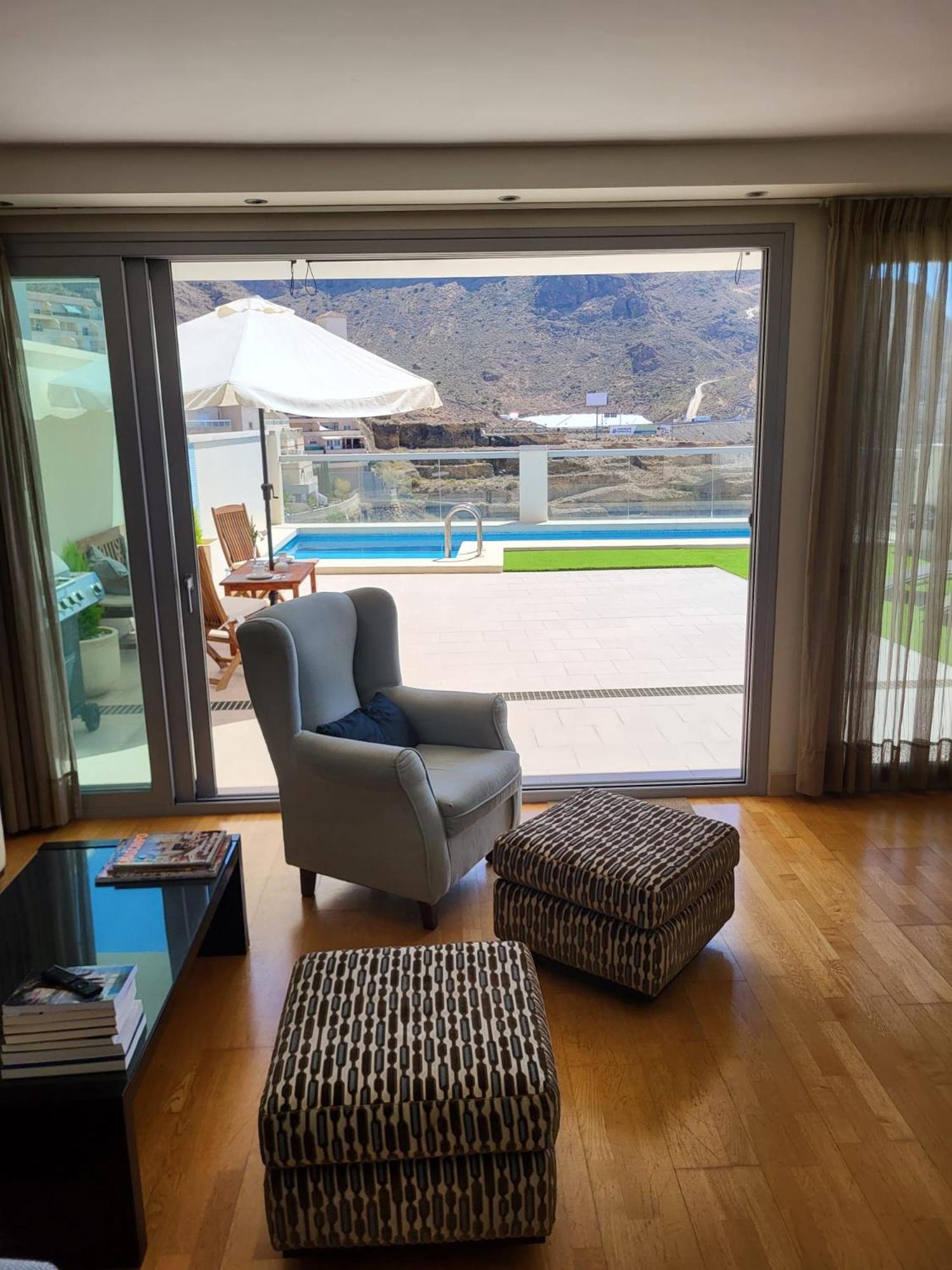 Bonita Vivienda Pareada Con Piscina Privada *