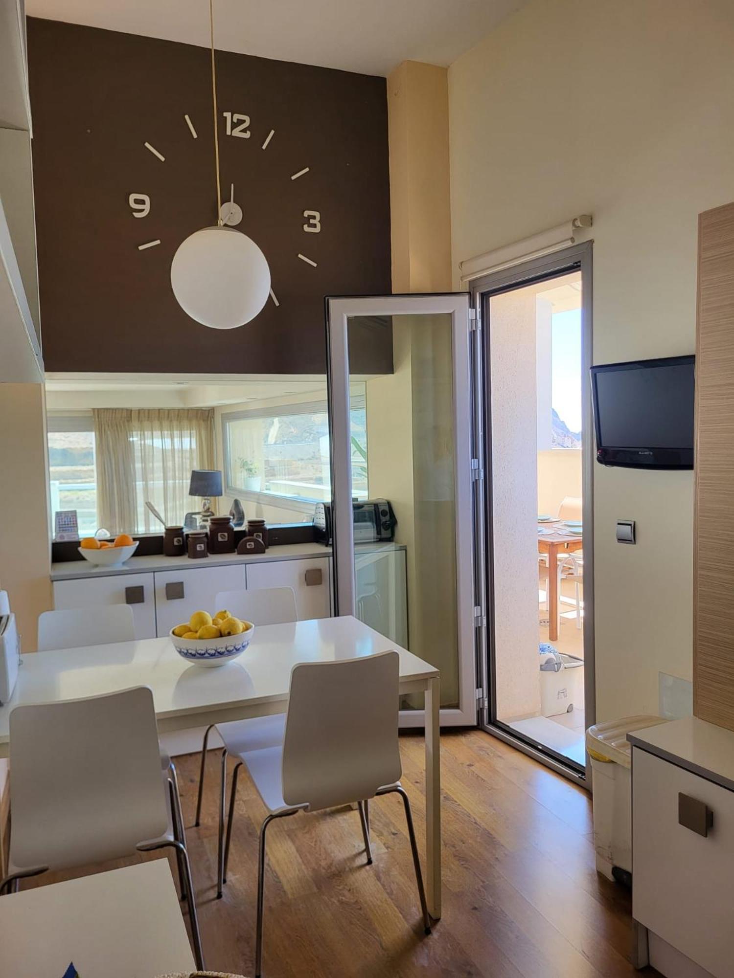 Bonita Vivienda Pareada Con Piscina Privada