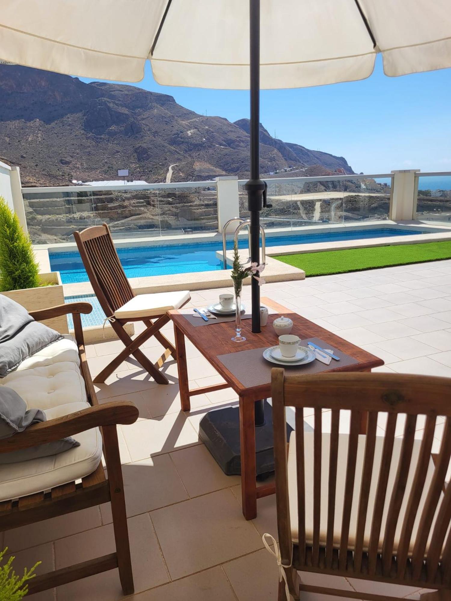 Bonita Vivienda Pareada Con Piscina Privada * Roquetas de Mar