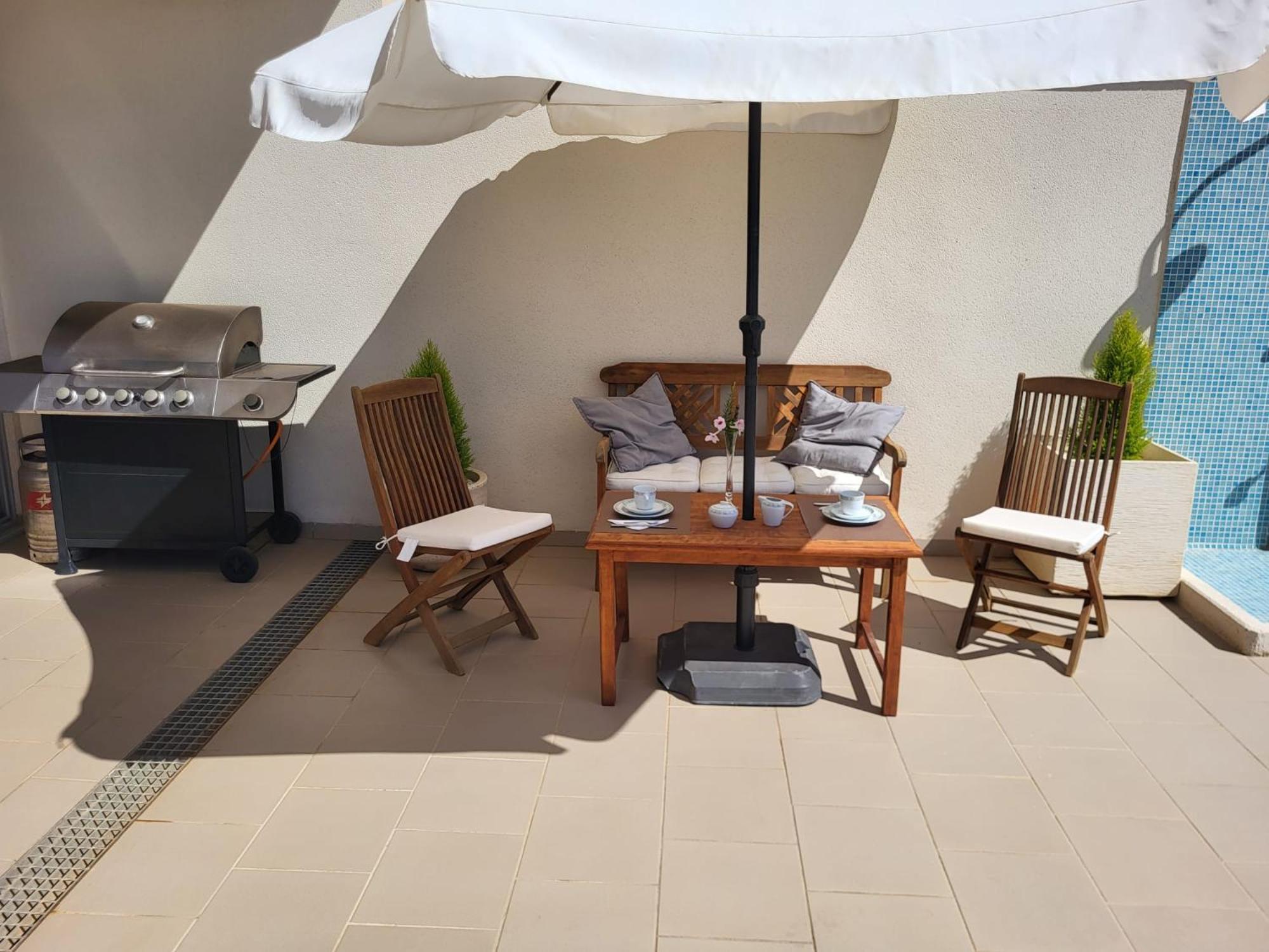 Bonita Vivienda Pareada Con Piscina Privada