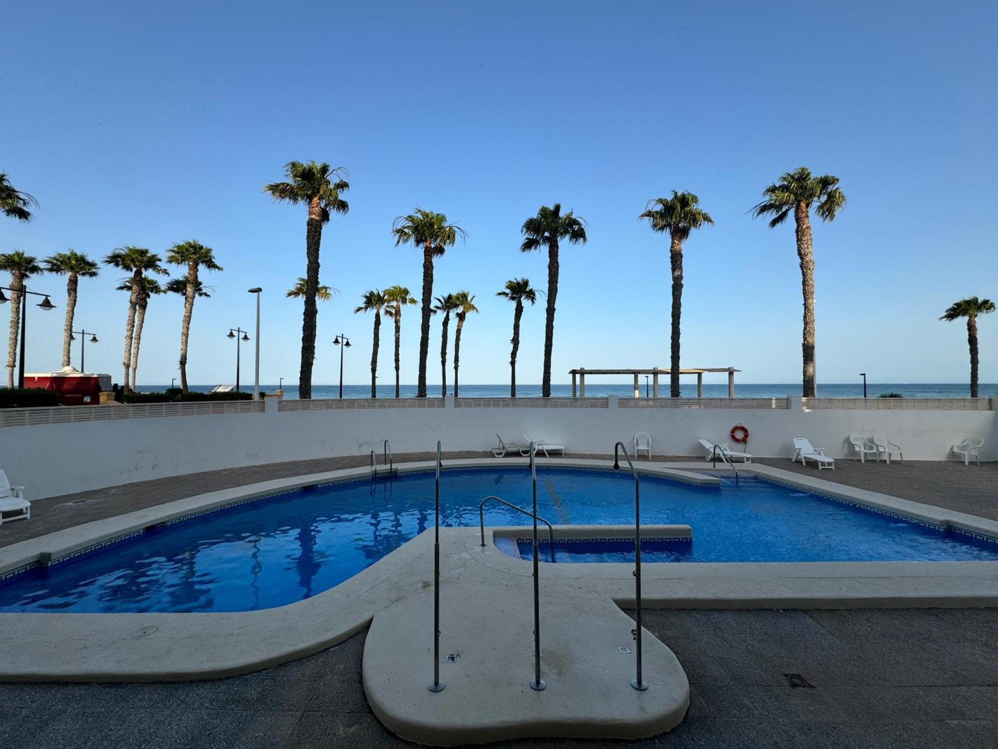 Apartamento En Primera Linea De Playa *