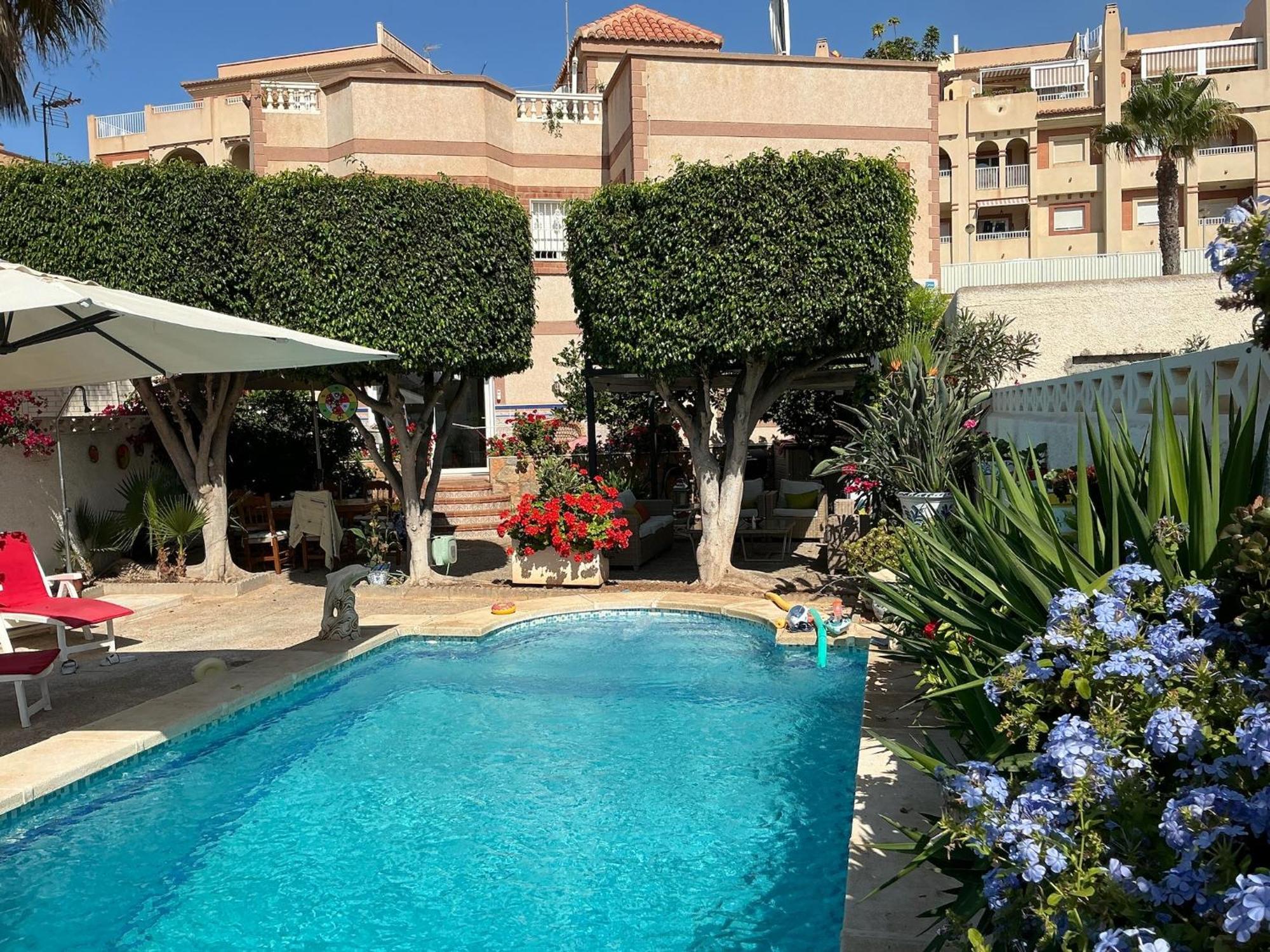 Large Private Pool And Garden Near Сasa de vacaciones