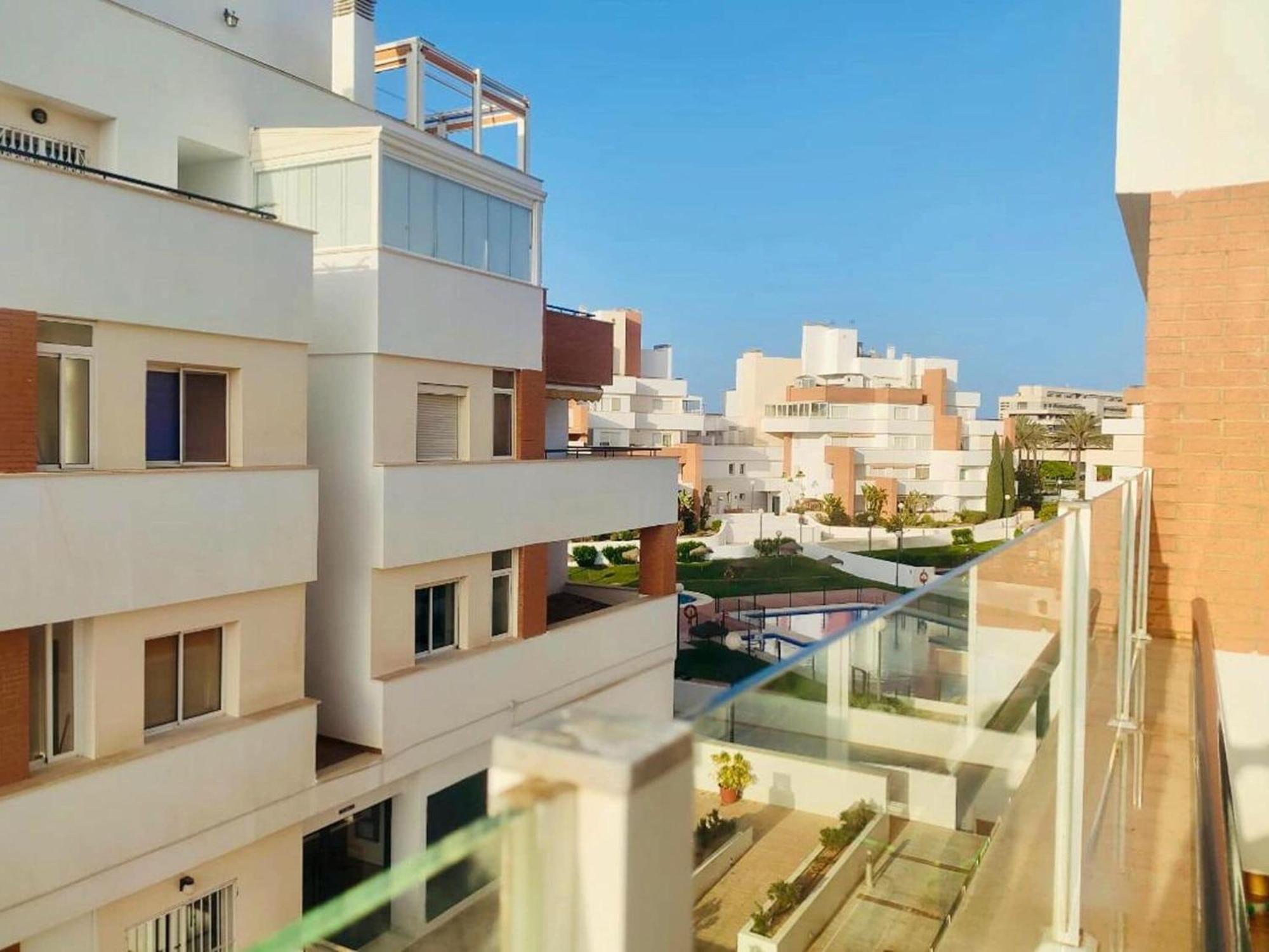 With Shared Pool Apartamento