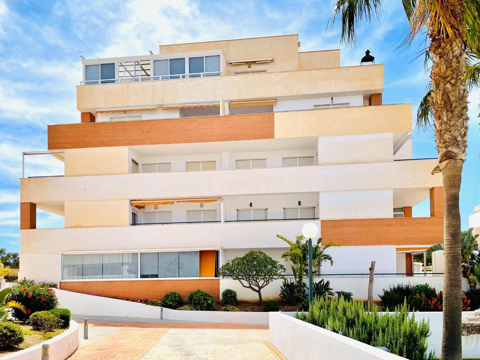 With Shared Pool Apartamento Roquetas de Mar