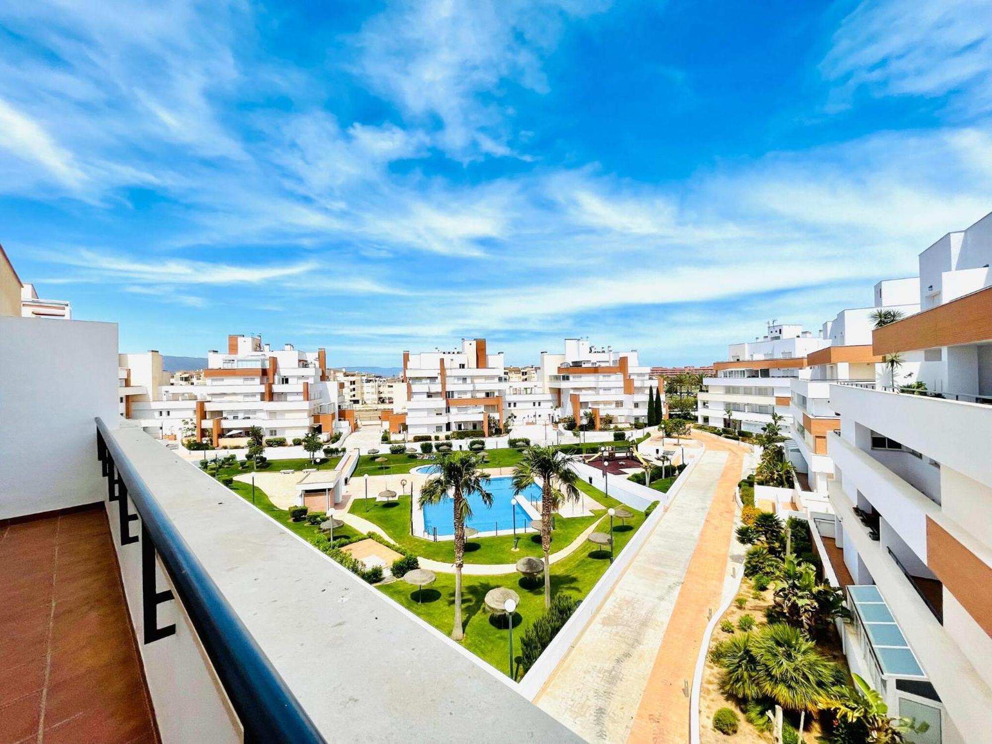 Apartamento With Shared Pool