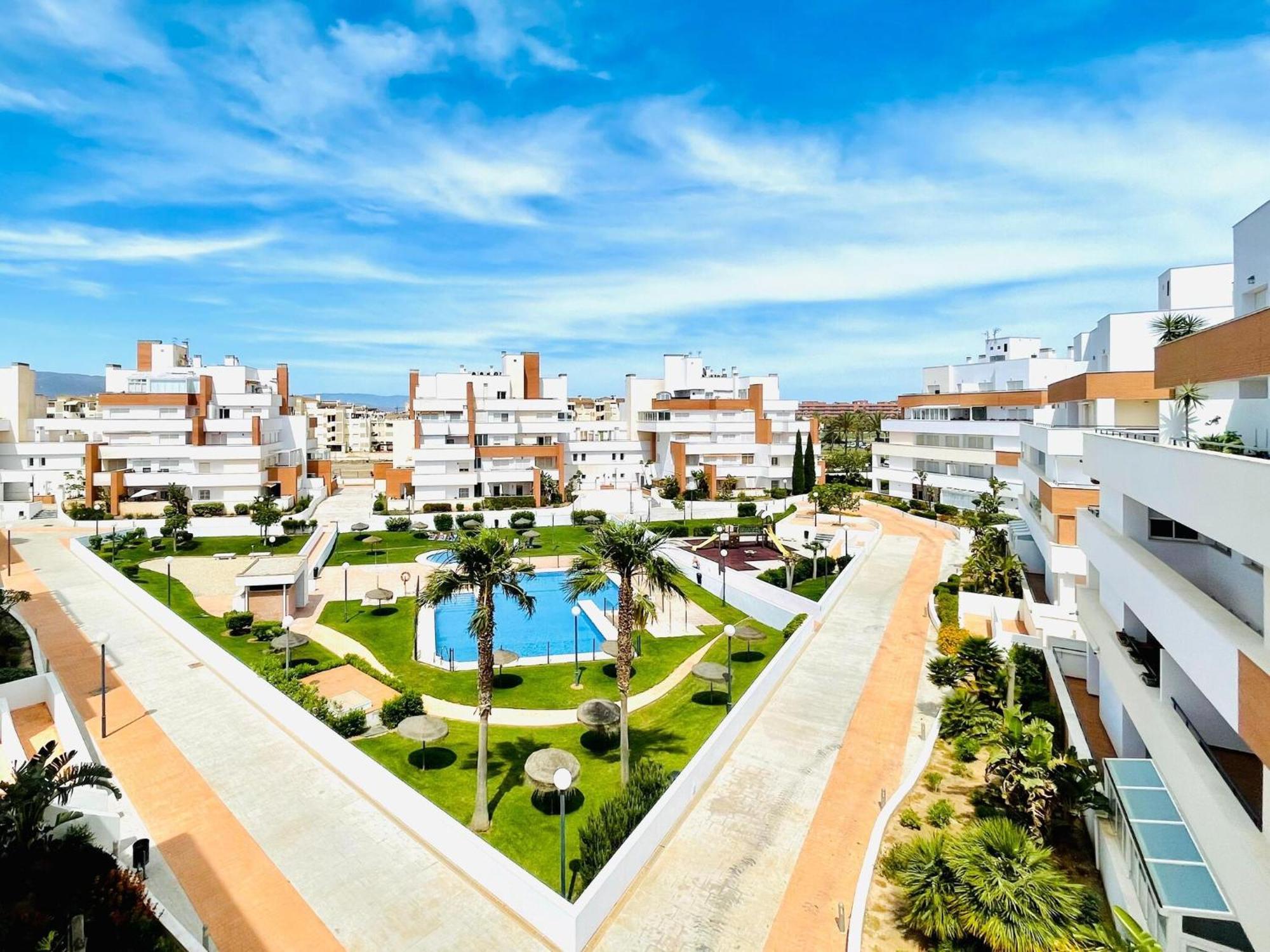Apartamento With Shared Pool *