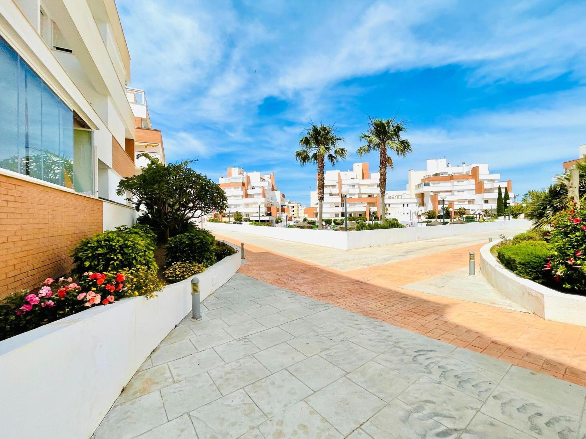 With Shared Pool Apartamento Roquetas de Mar