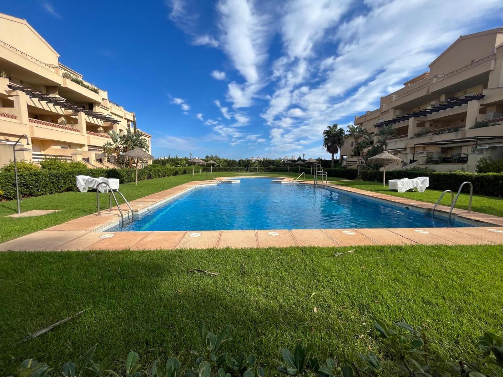 Apartamento Romana Golf Urbanizacion Con Wifi, Amplia Terraza, Piscinas, Paddel *