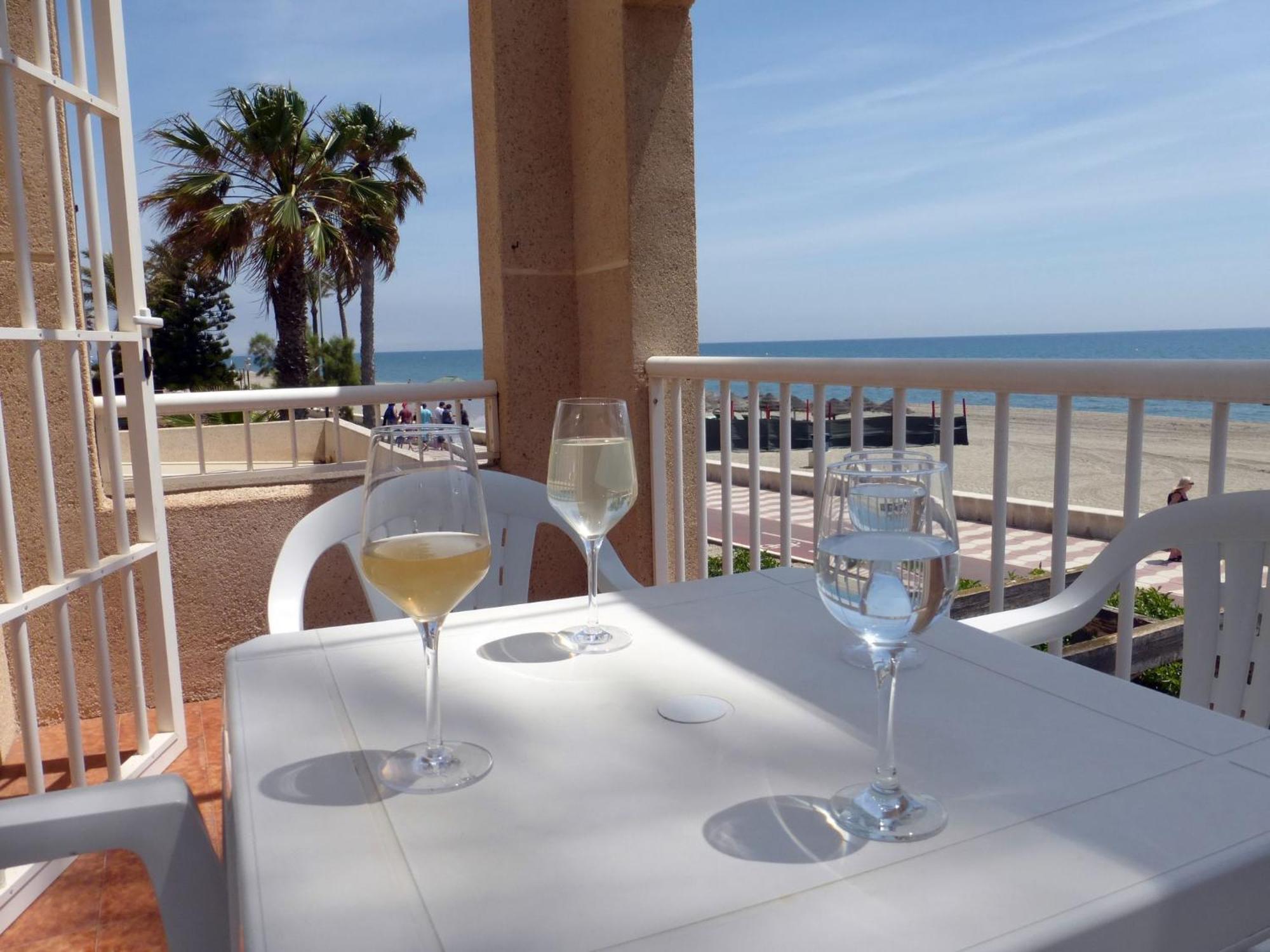 Lovely 2 Bedroom With Pool