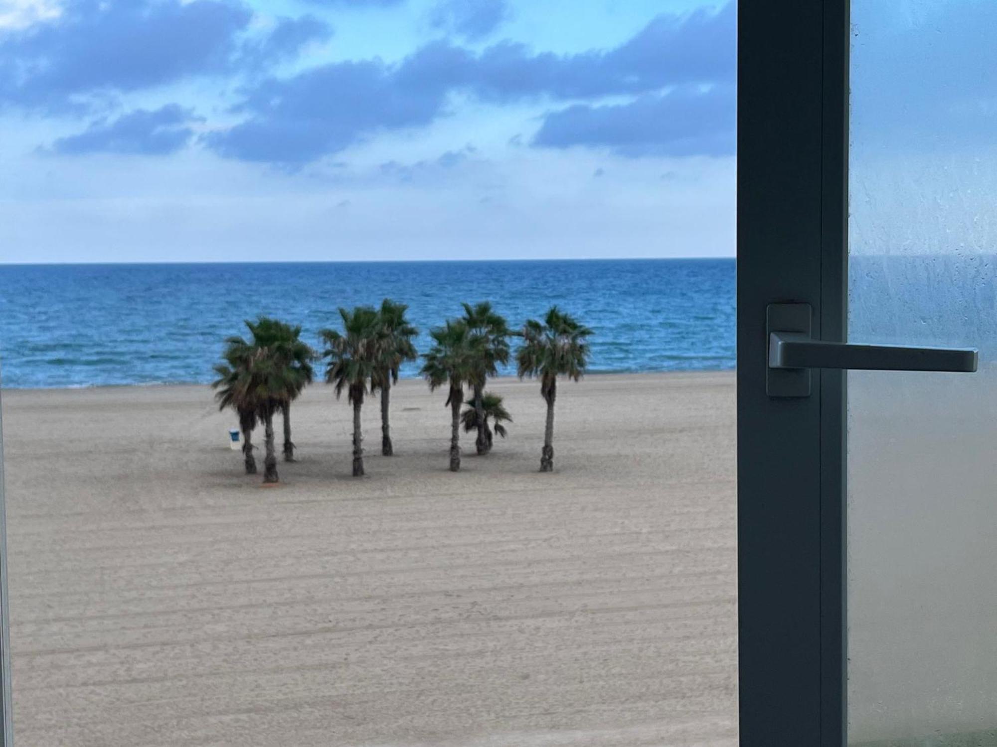 2 Bedroom Front Line Of The Apartment Roquetas de Mar