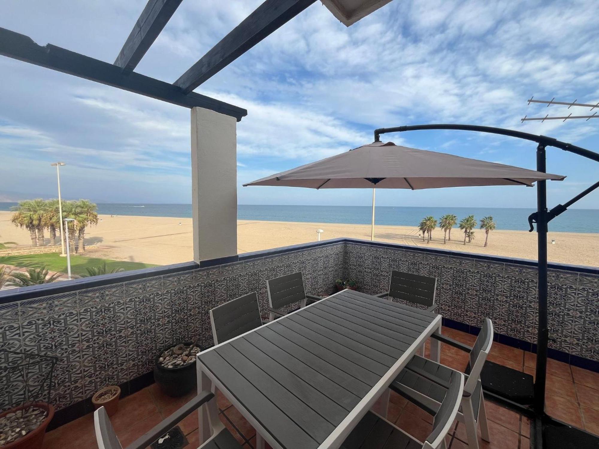 2 Bedroom Front Line Of The Roquetas de Mar