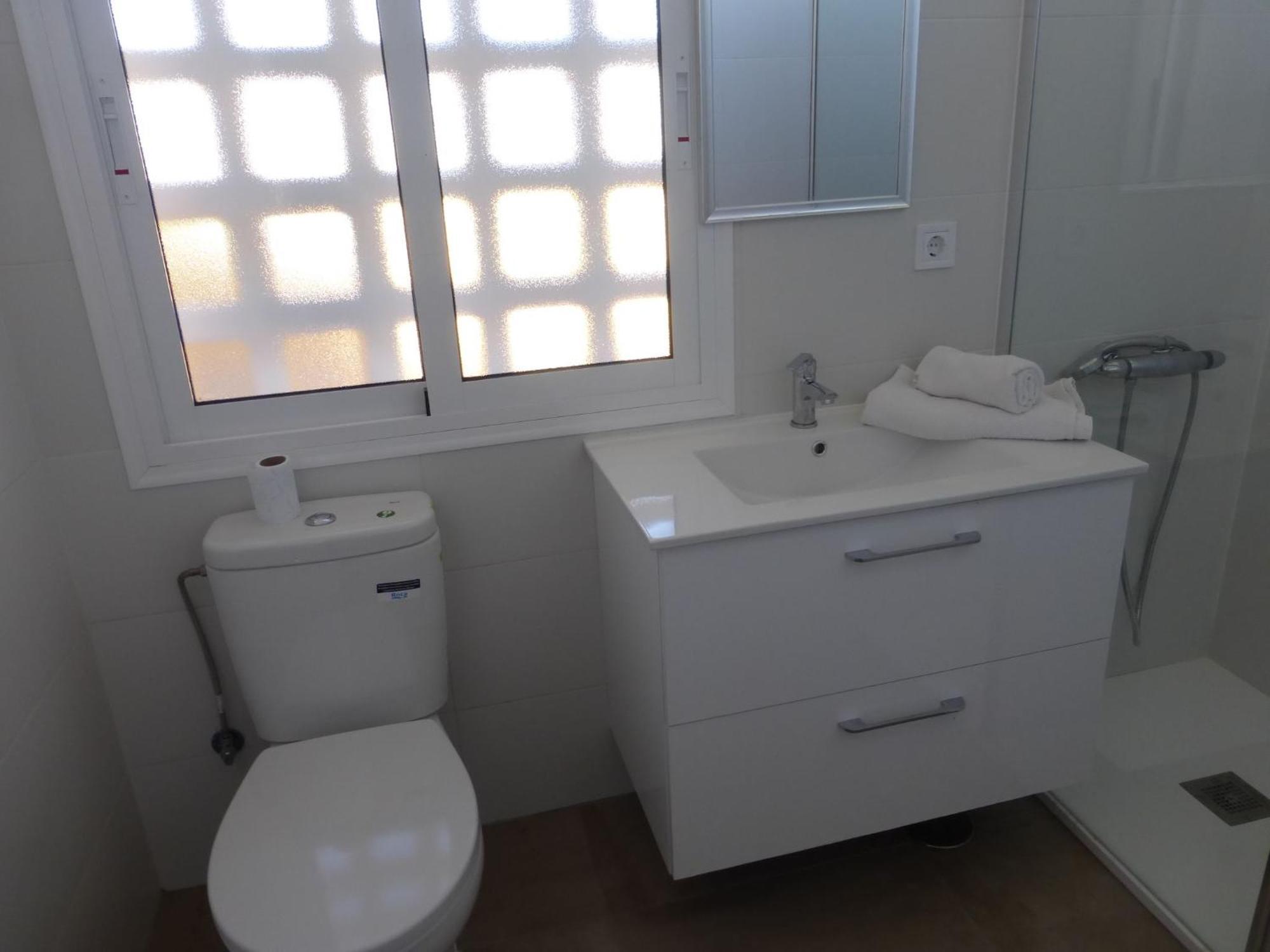 Beautiful 2 Bedroom, 2 Bathroom Apartamento