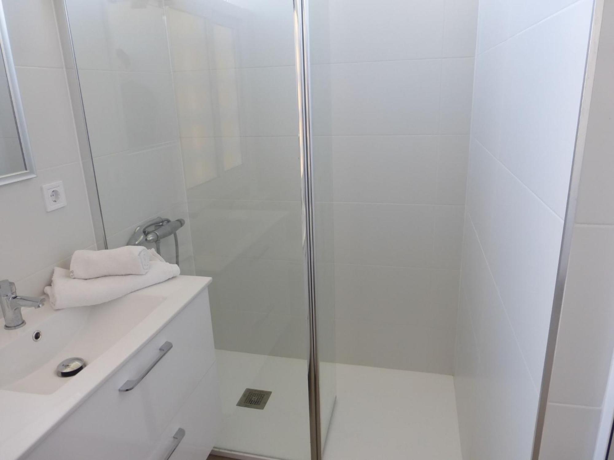 Beautiful 2 Bedroom, 2 Bathroom Apartamento *