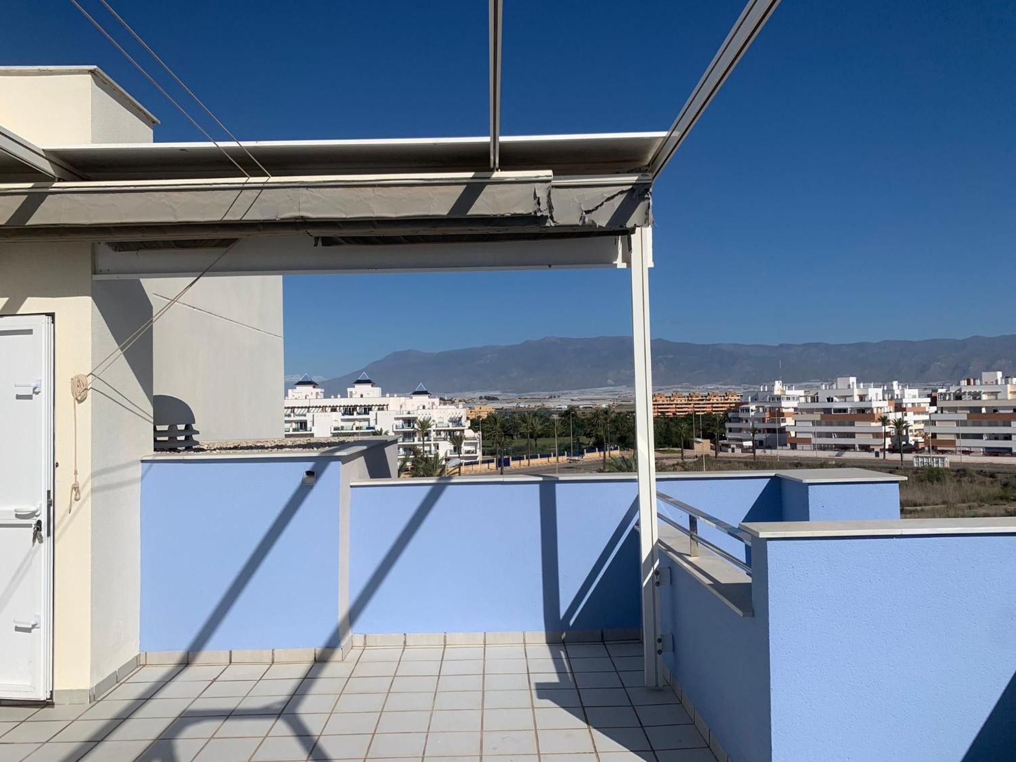Beautiful 2 Bedroom Penthouse Apartamento *