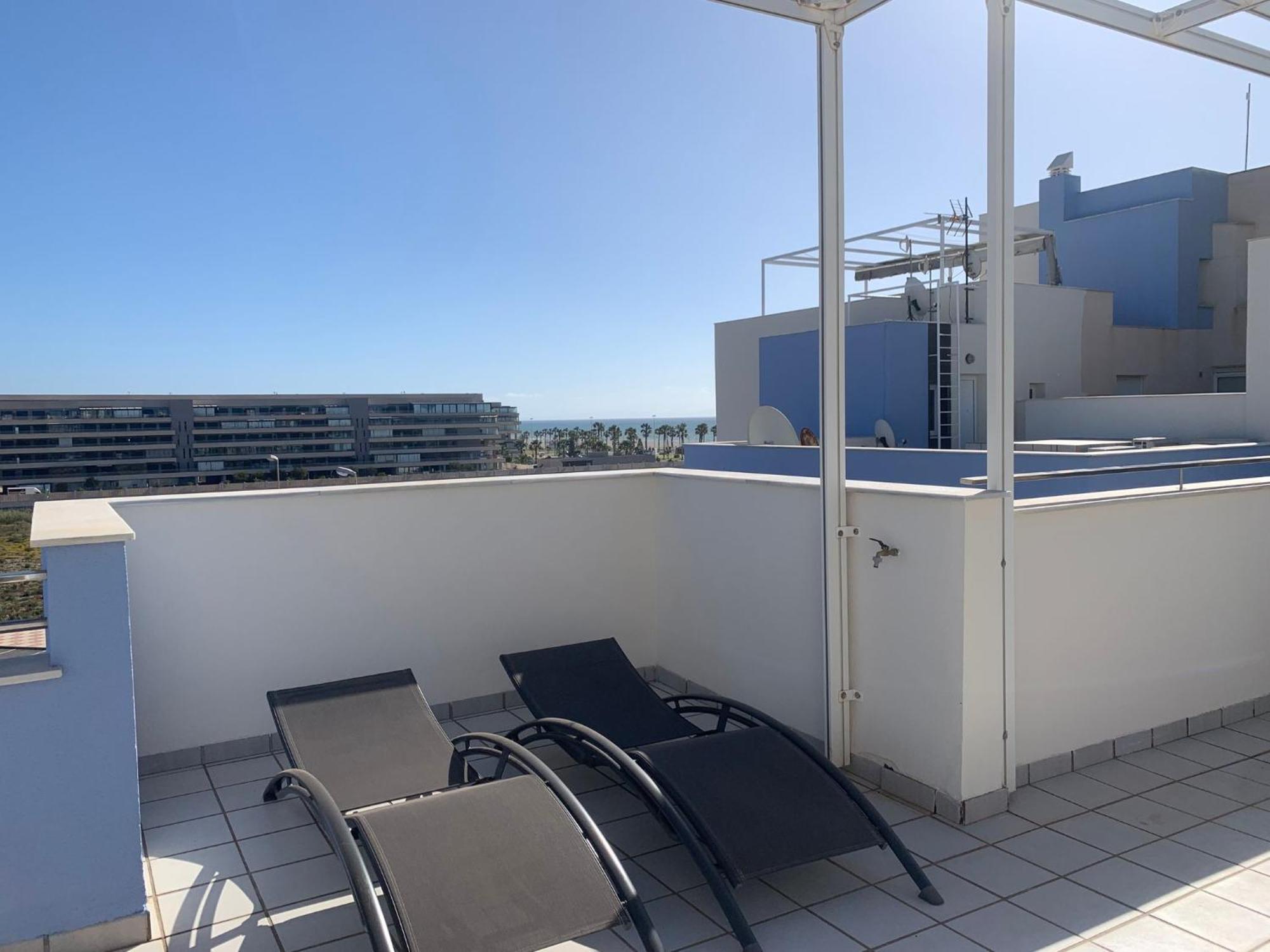 Beautiful 2 Bedroom Penthouse Apartamento