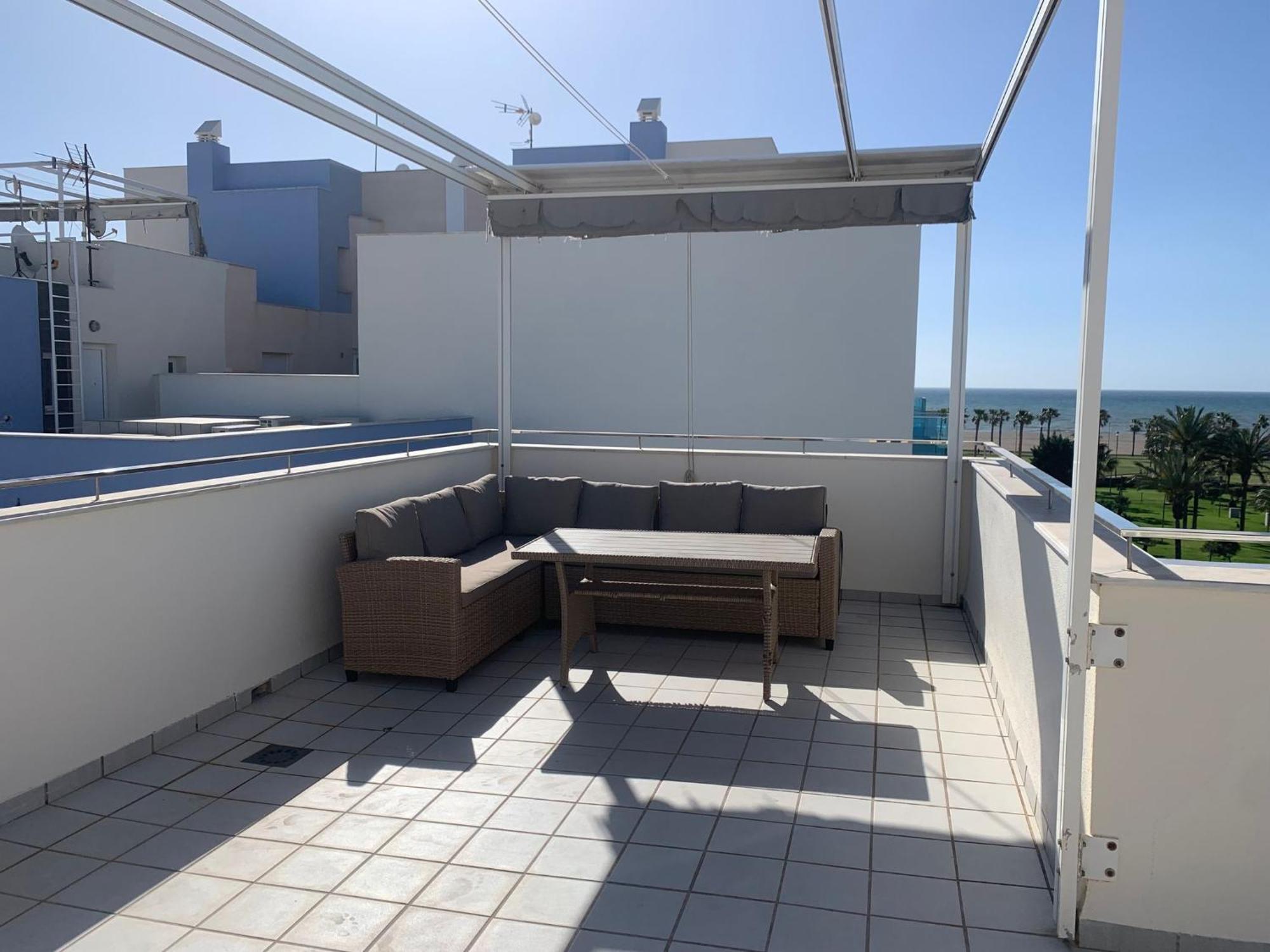 Apartment Beautiful 2 Bedroom Penthouse *