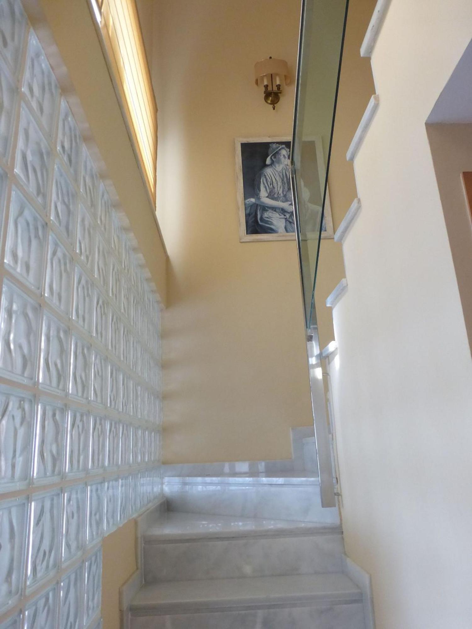 Beautiful 2 Bedroom Penthouse