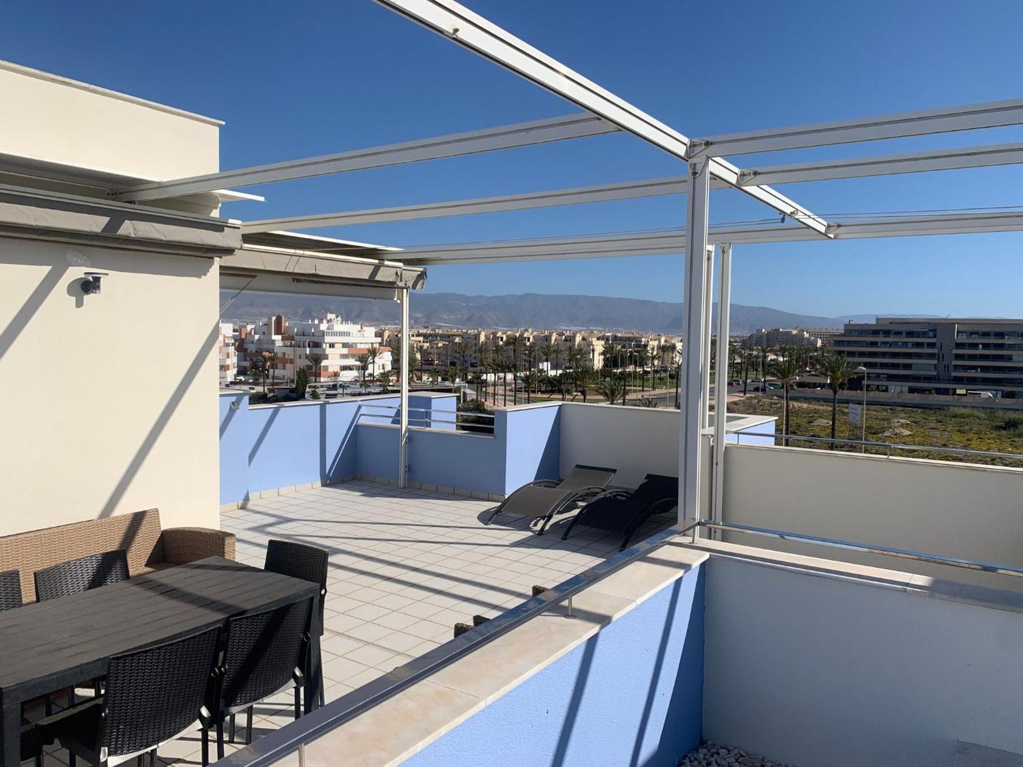 Beautiful 2 Bedroom Penthouse Apartamento *