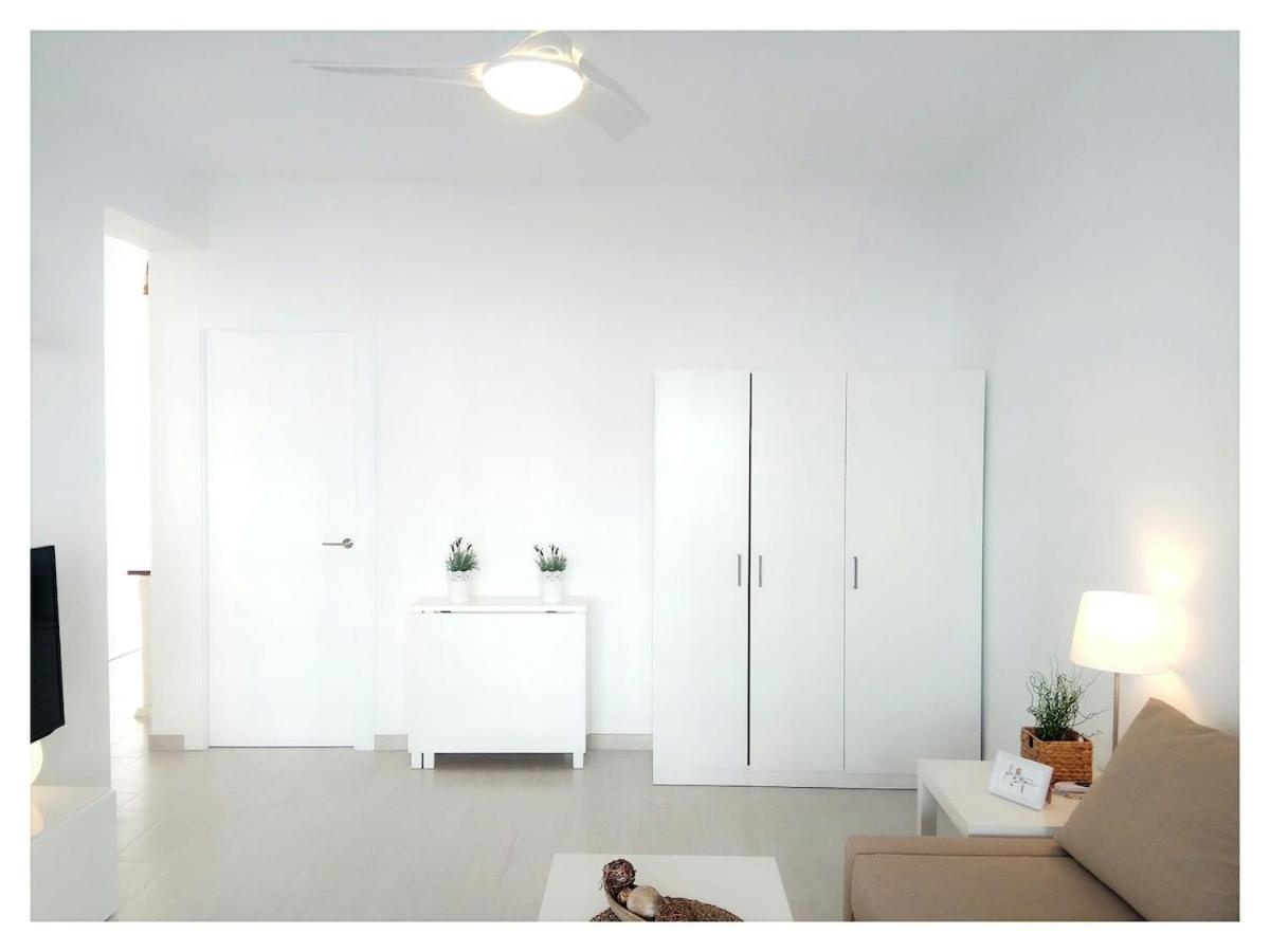 Apartamento Playamar - Vistas Al Mar Y Parking Gratis *