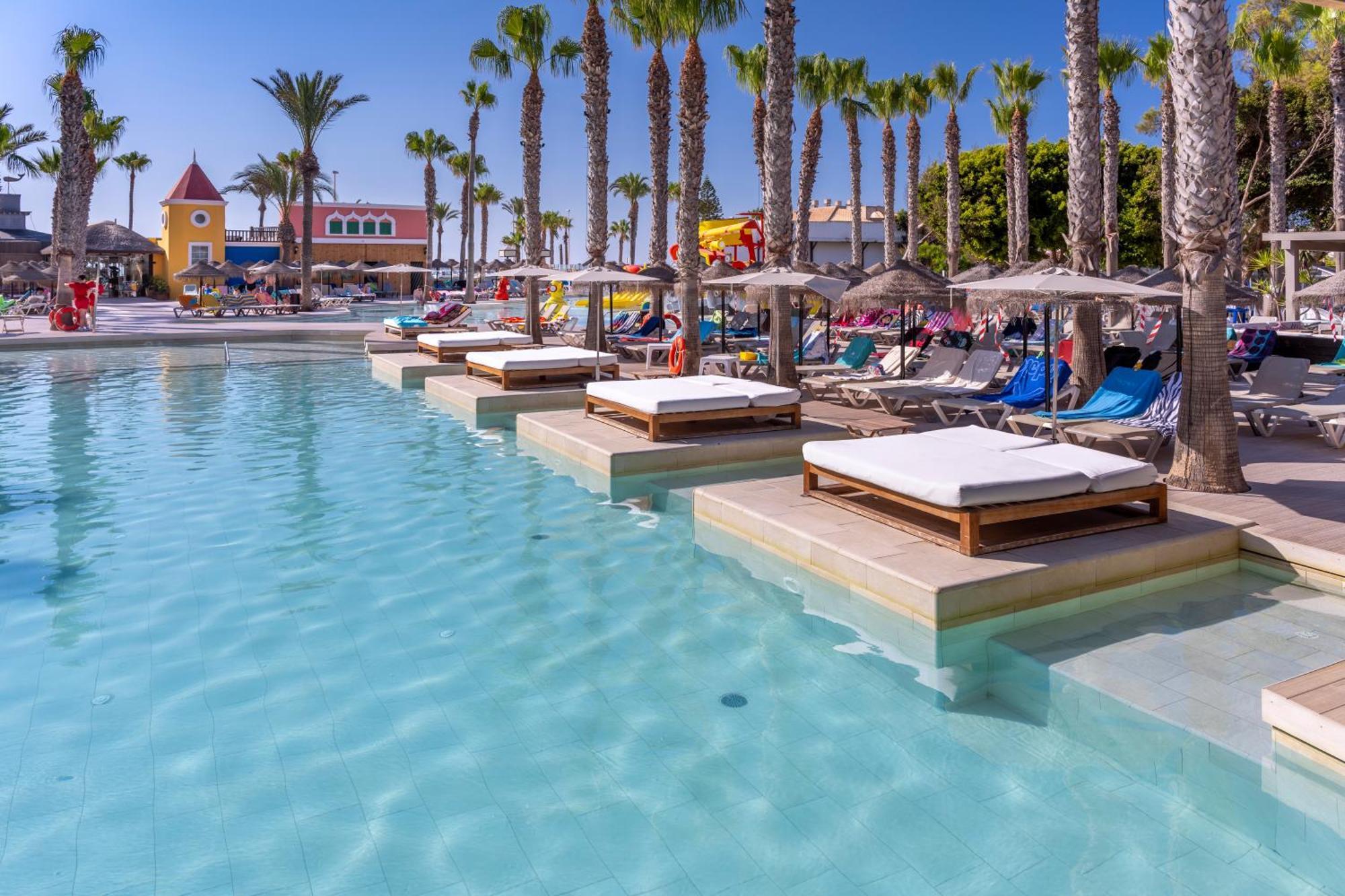 Mediterraneo Bay Hotel&resort Hotel