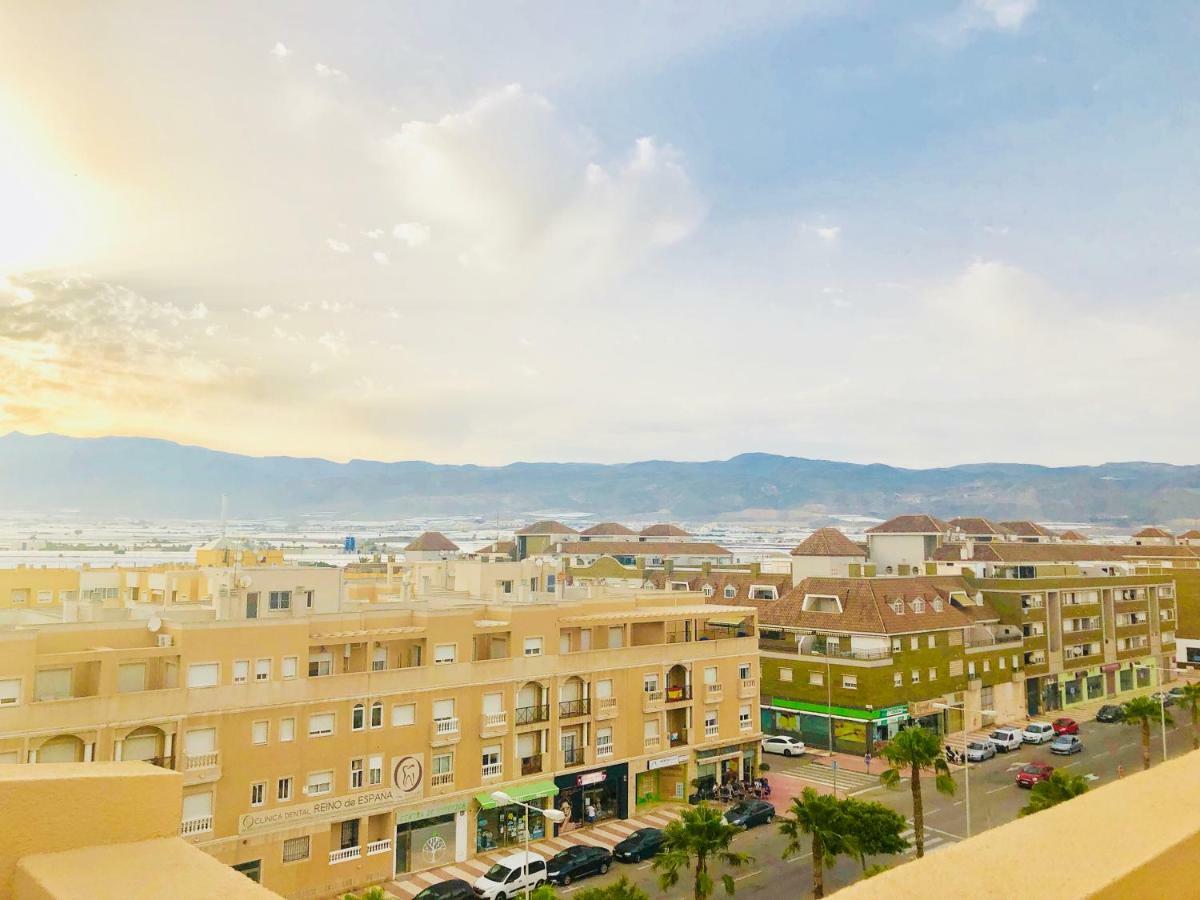 ático Deluxe Entre Centro Y Playa Salinas Con Terraza, Wifi, Piscina Climatizada, Gym, Sauna Y Garaje -smart Tv * Roquetas de Mar
