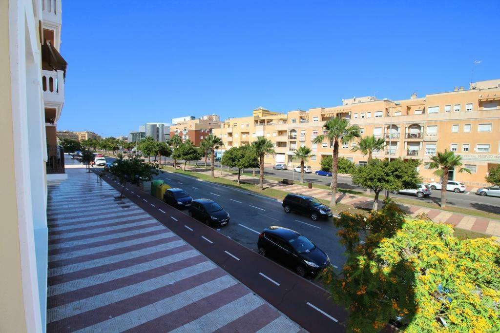 Apartamento ático Deluxe Entre Centro Y Playa Salinas Con Terraza, Wifi, Piscina Climatizada, Gym, Sauna Y Garaje -smart Tv *