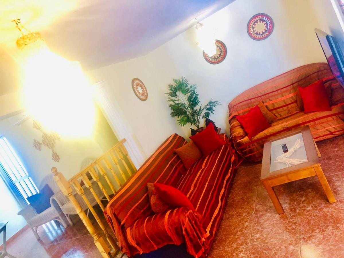 Gran Casa Con Terraza A 3 Min Playa Con Wifi - Rodeada De Servicios Сasa de vacaciones Roquetas de Mar