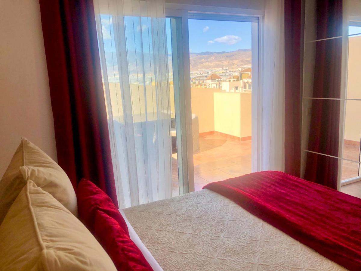 Apartamento ático Deluxe Entre Centro Y Playa Salinas Con Terraza, Wifi, Piscina Climatizada, Gym, Sauna Y Garaje -smart Tv *